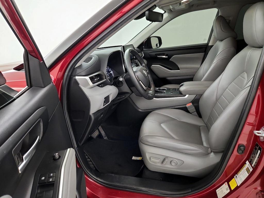 used 2022 Toyota Highlander car, priced at $31,998