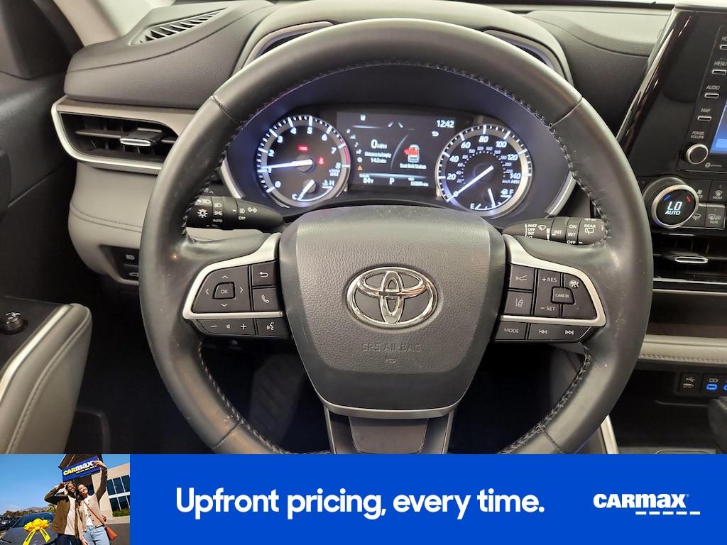used 2022 Toyota Highlander car, priced at $31,998
