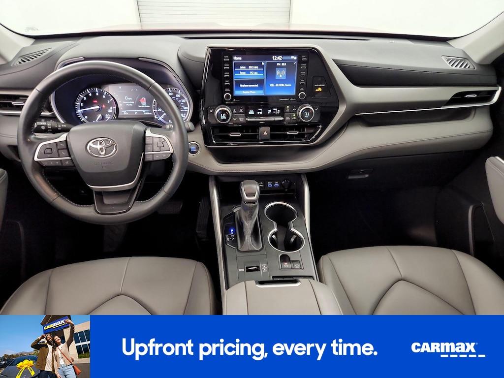 used 2022 Toyota Highlander car, priced at $31,998