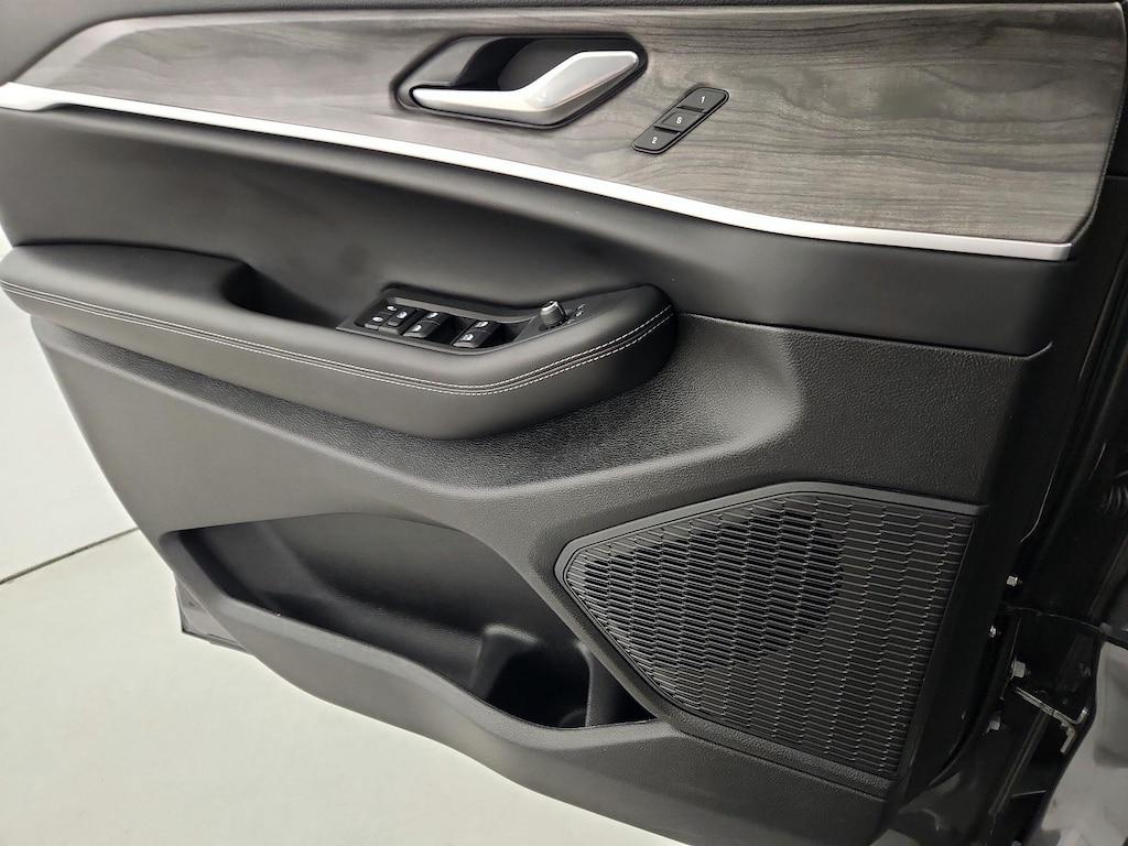 used 2025 Jeep Grand Cherokee car, priced at $41,998