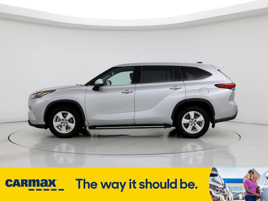 used 2022 Toyota Highlander car, priced at $32,998