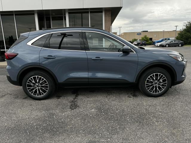 new 2025 Ford Escape PHEV car, priced at $32,500