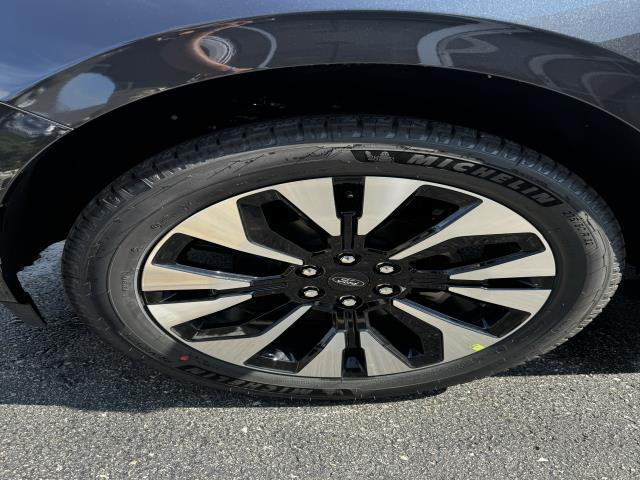 new 2025 Ford Expedition car, priced at $79,730