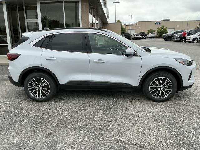 new 2025 Ford Escape PHEV car, priced at $37,000