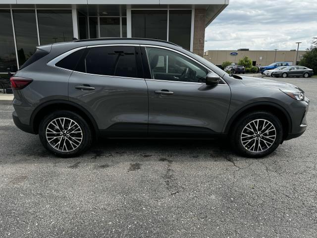 new 2025 Ford Escape PHEV car, priced at $32,000