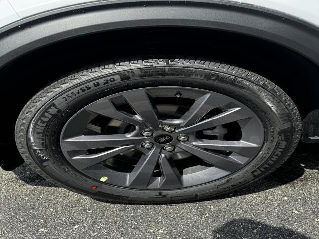new 2025 Ford Explorer car, priced at $44,000