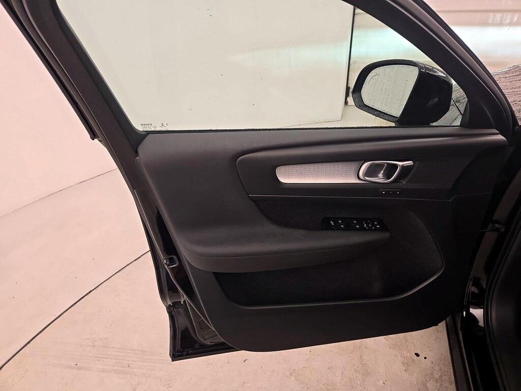 used 2021 Volvo XC40 car, priced at $28,998