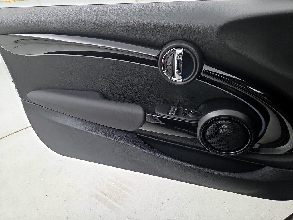 used 2024 MINI SE Hardtop car, priced at $24,998