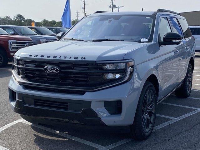 new 2025 Ford Expedition car, priced at $83,965