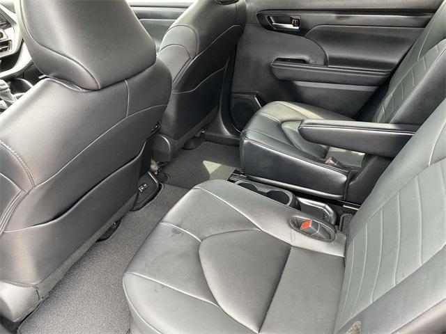 used 2024 Toyota Highlander car, priced at $42,998