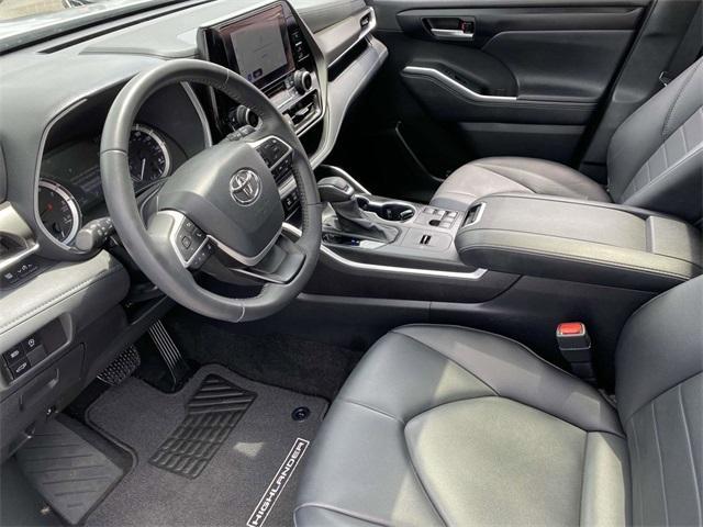 used 2024 Toyota Highlander car, priced at $42,998