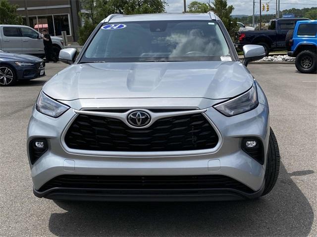 used 2024 Toyota Highlander car, priced at $42,998