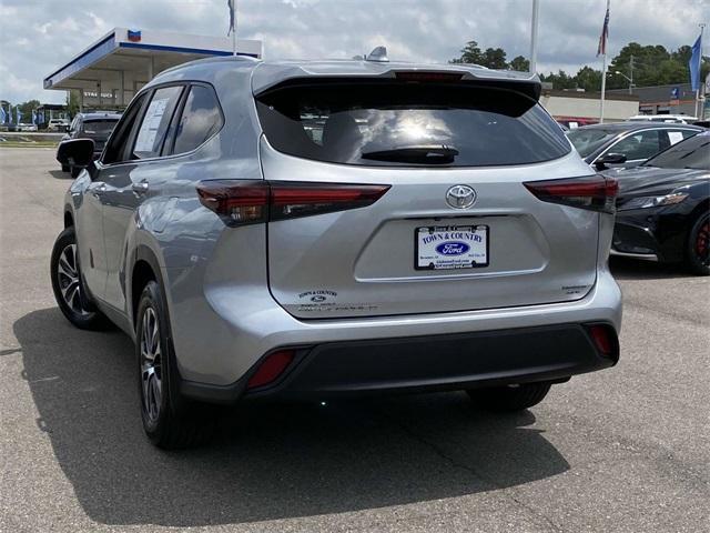 used 2024 Toyota Highlander car, priced at $42,998