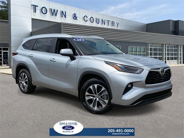 used 2024 Toyota Highlander car, priced at $42,998
