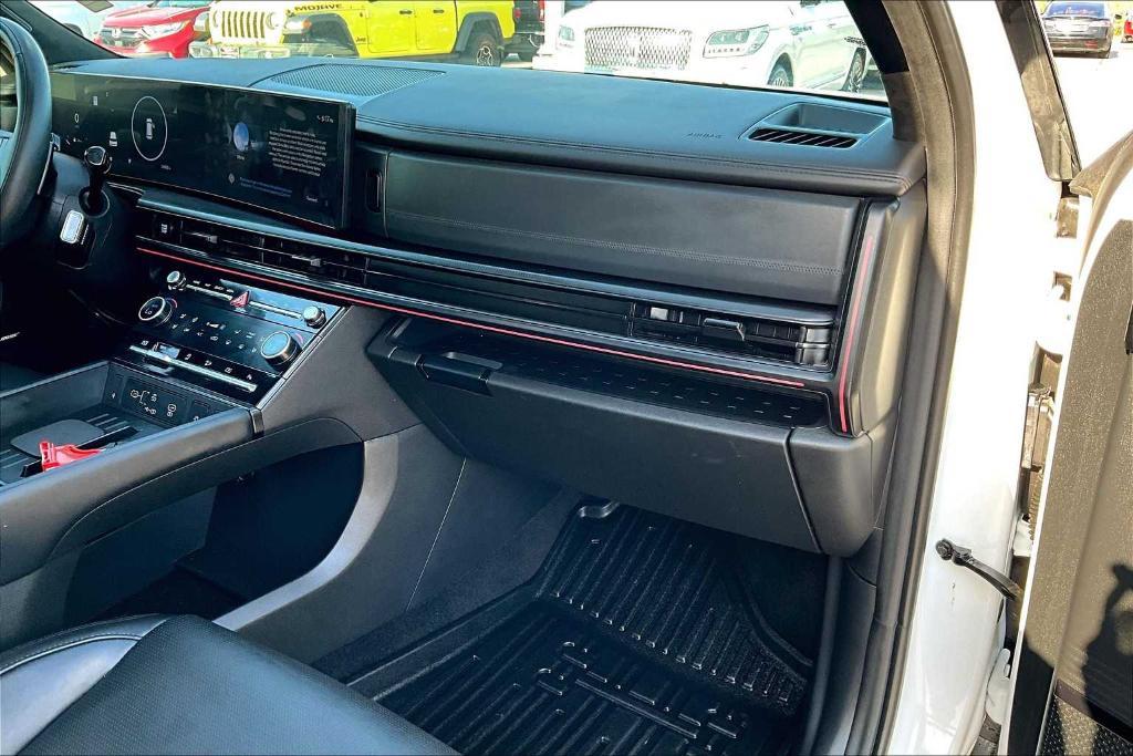 used 2025 Hyundai Santa Fe car, priced at $40,900
