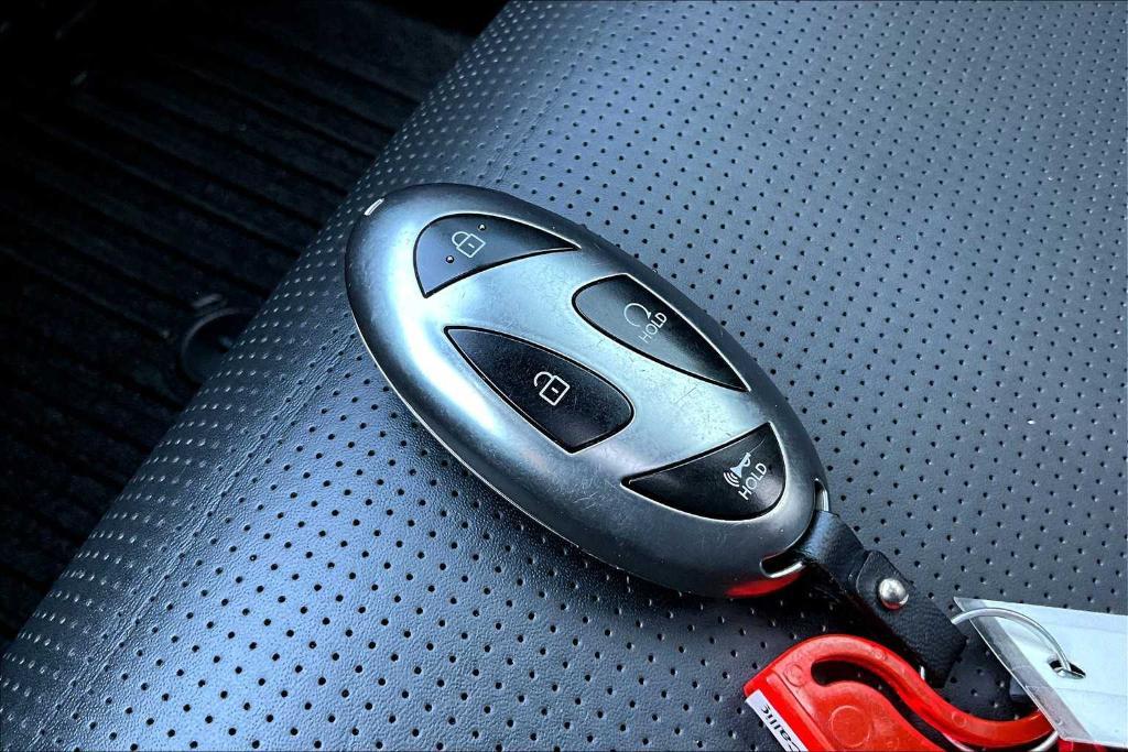 used 2025 Hyundai Santa Fe car, priced at $40,900