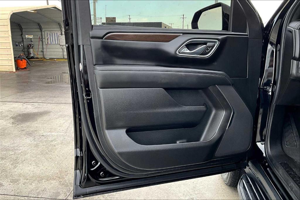 used 2024 GMC Yukon XL car, priced at $59,900