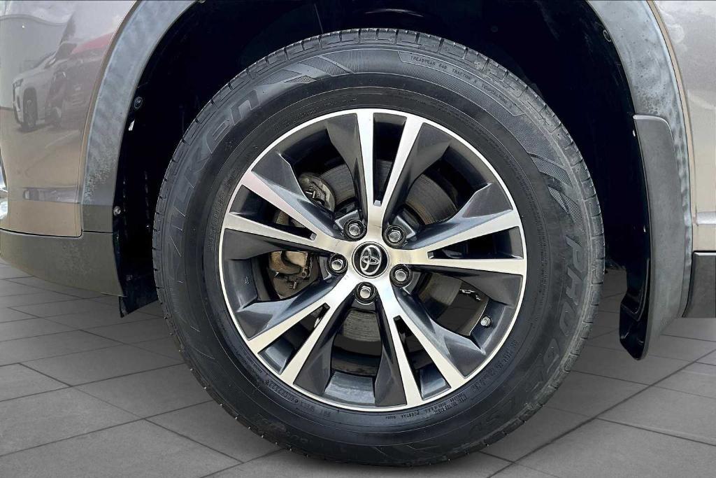 used 2019 Toyota Highlander car, priced at $18,500