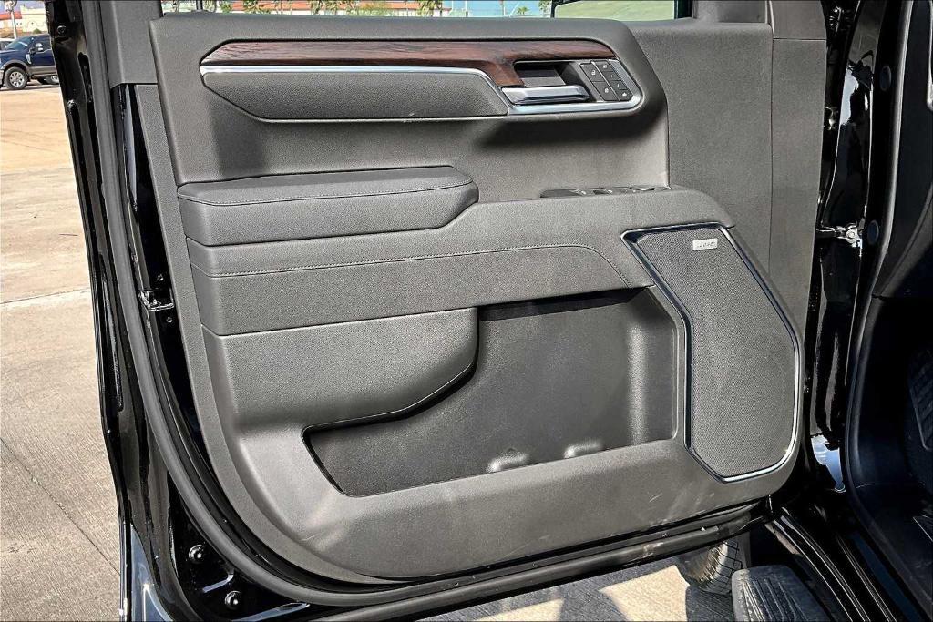 new 2025 GMC Sierra 1500 car, priced at $57,376