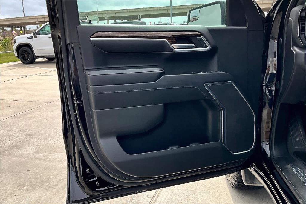 used 2023 GMC Sierra 1500 car, priced at $40,726