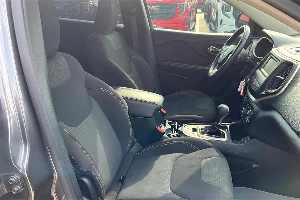 used 2016 Jeep Cherokee car, priced at $16,008