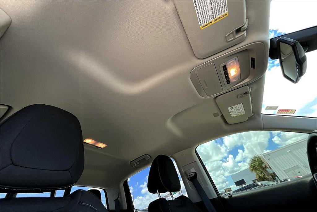 used 2022 GMC Canyon car, priced at $30,999