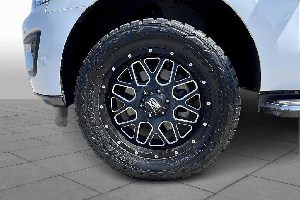used 2018 Ford Expedition car, priced at $21,900