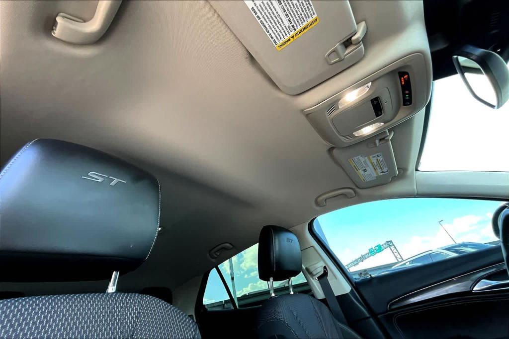 used 2022 Buick Envision car, priced at $18,400