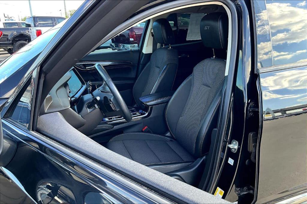 used 2022 Buick Envision car, priced at $18,400