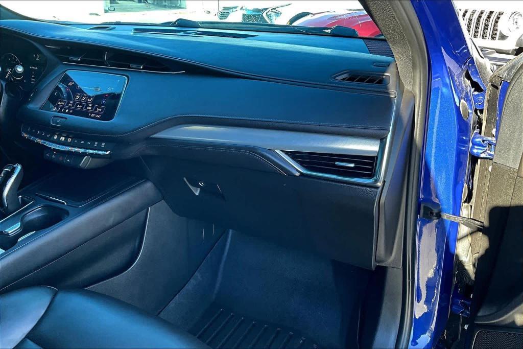 used 2022 Cadillac XT4 car, priced at $22,600