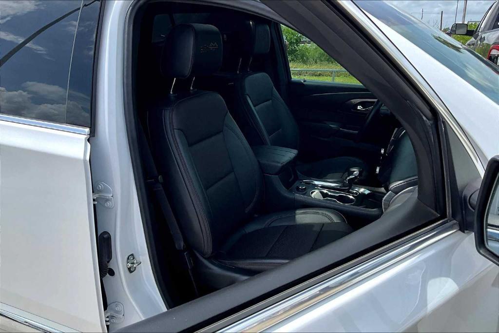 used 2023 Chevrolet Traverse car, priced at $39,995