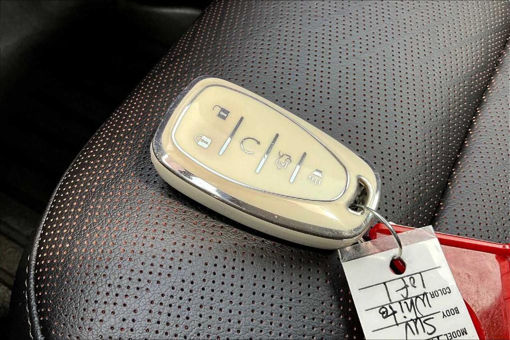 used 2023 Chevrolet Traverse car, priced at $39,995