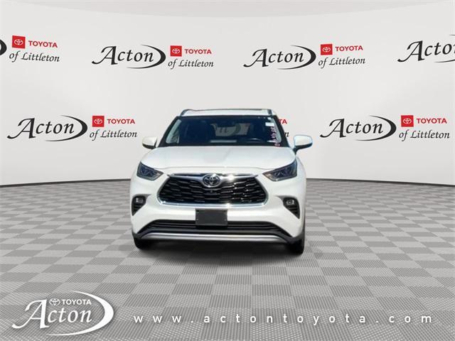 used 2021 Toyota Highlander car, priced at $38,423