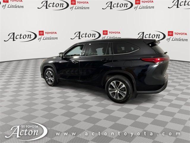 used 2021 Toyota Highlander car, priced at $32,000