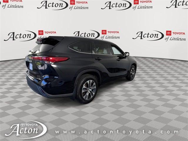 used 2021 Toyota Highlander car, priced at $32,000