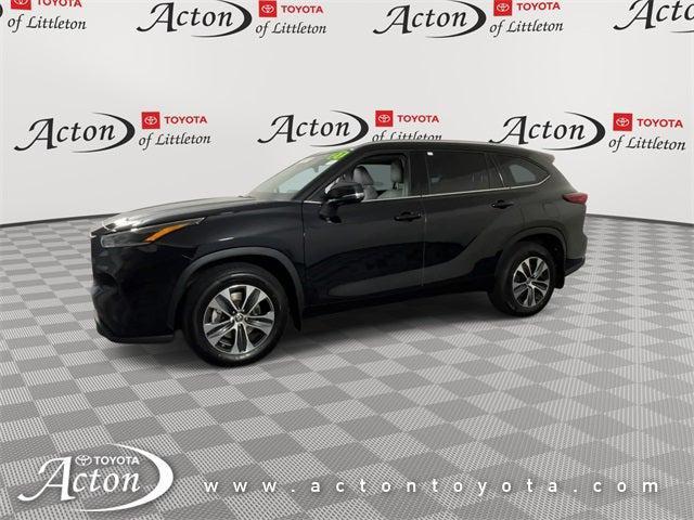 used 2021 Toyota Highlander car, priced at $32,000