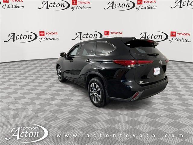 used 2021 Toyota Highlander car, priced at $32,000
