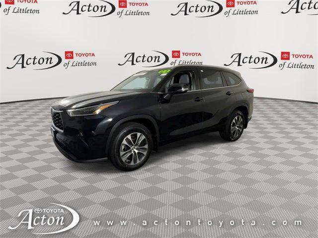 used 2021 Toyota Highlander car, priced at $32,000