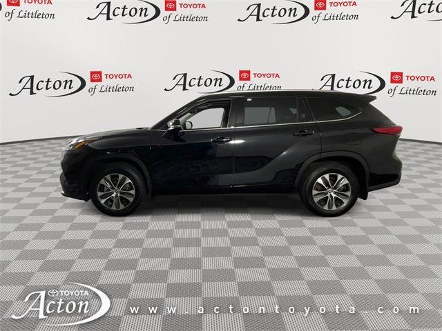 used 2021 Toyota Highlander car, priced at $32,000
