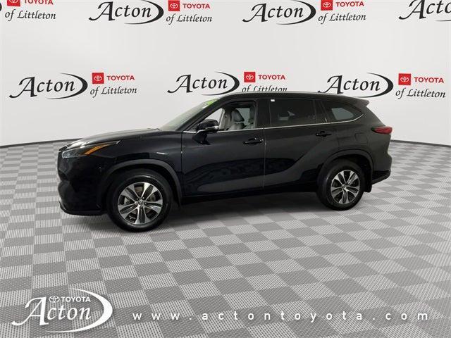 used 2021 Toyota Highlander car, priced at $32,000