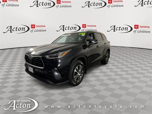 used 2021 Toyota Highlander car, priced at $32,000