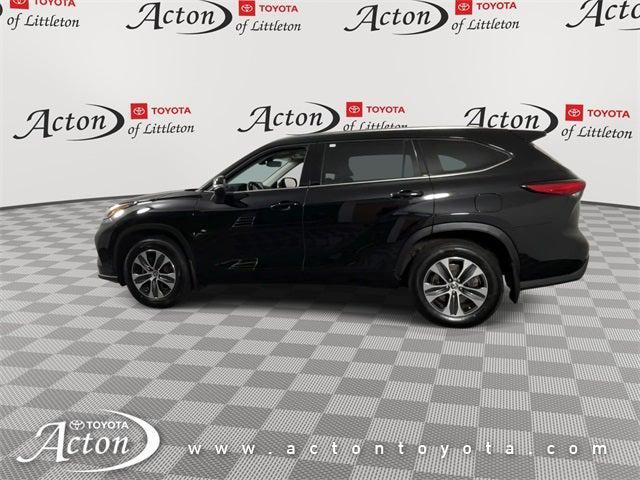 used 2021 Toyota Highlander car, priced at $32,000