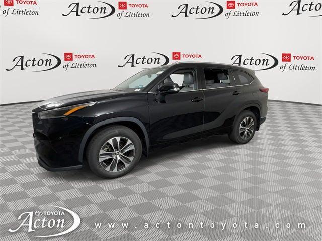 used 2021 Toyota Highlander car, priced at $35,000
