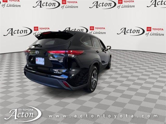used 2021 Toyota Highlander car, priced at $32,000