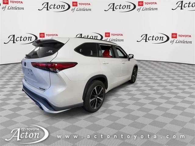 used 2021 Toyota Highlander car, priced at $32,399