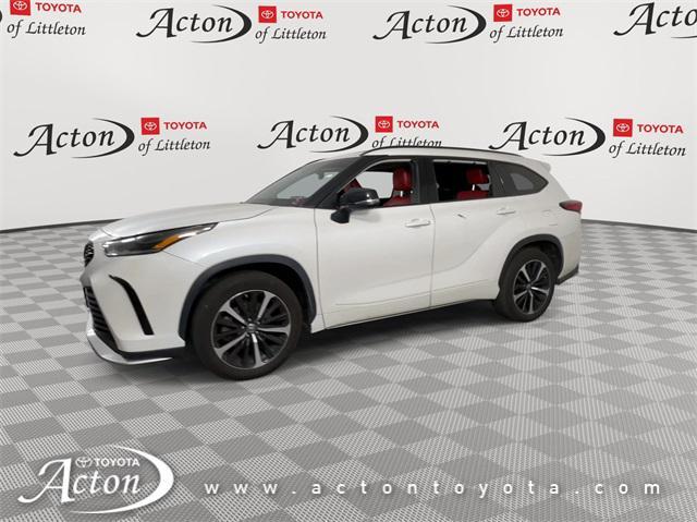 used 2021 Toyota Highlander car, priced at $32,399