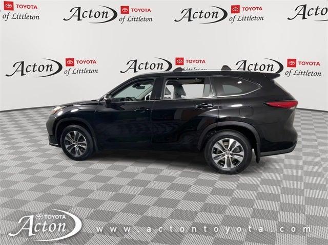 used 2022 Toyota Highlander car, priced at $31,495