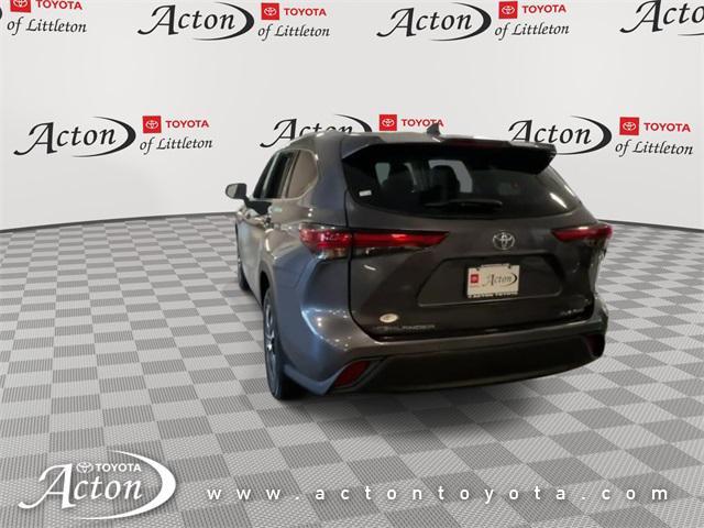 used 2020 Toyota Highlander car, priced at $30,386