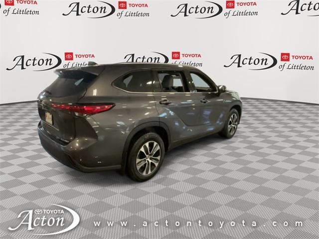 used 2020 Toyota Highlander car, priced at $30,386