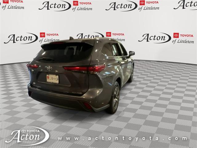 used 2020 Toyota Highlander car, priced at $30,386